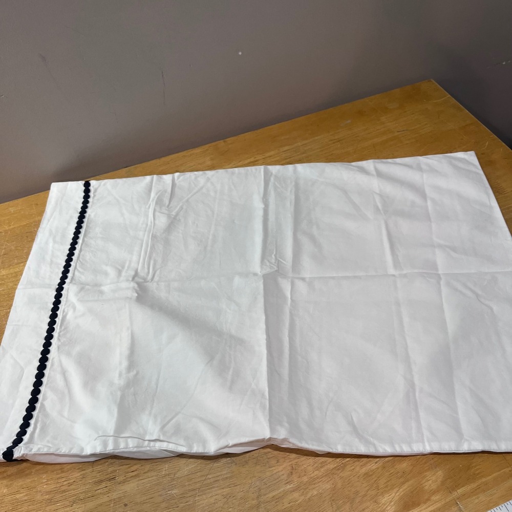 Pottery Barn Teen Standard Pillowcase White Organic Cotton Navy Blue Dot Trim